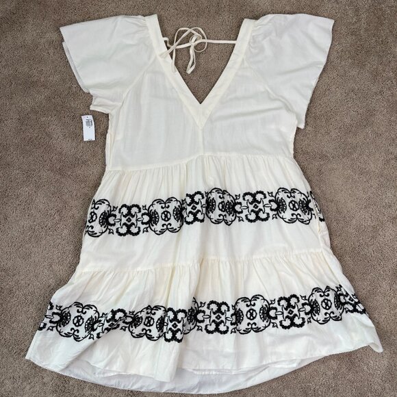 Old Navy Dress Womens M Ivory Embroidered Tiered Swing Pockets Boho Beach NWT - Picture 10 of 10